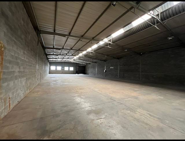994M² WAREHOUSE TO LET IN KYA SANDS